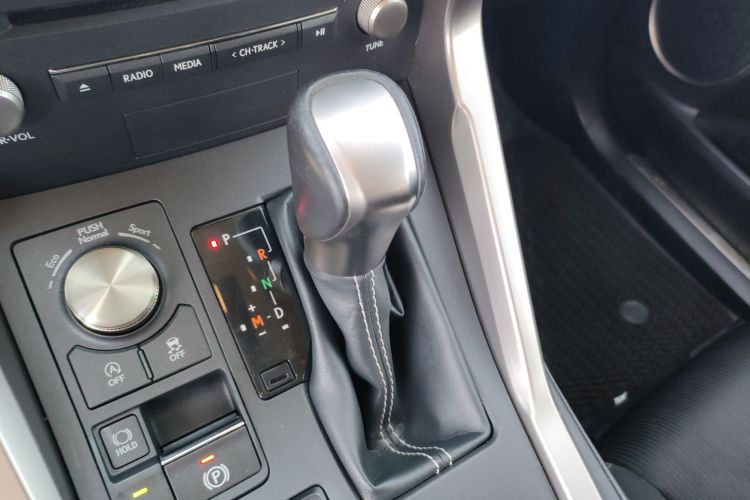 雷克萨斯NX 2020款 200 前驱 锋行版 国V中控内饰18