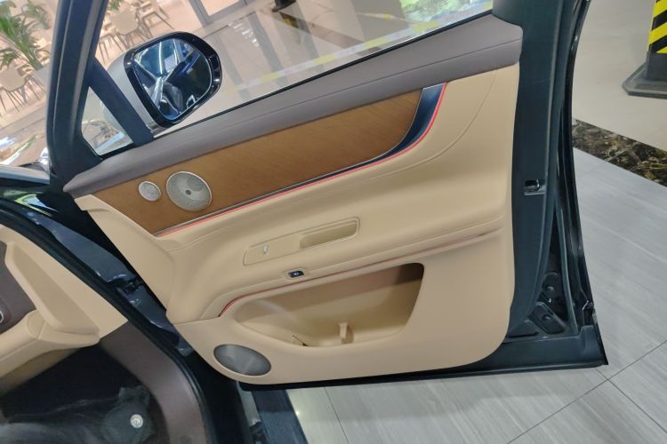 鸿蒙智行 问界M9 2024款 增程 Max版 42kWh 5座版中控内饰42