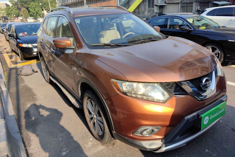 日产 奇骏 2015款 2.0L CVT舒适MAX版 2WD车身外观3