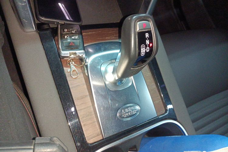 路虎 发现运动版 2020款 249PS R-Dynamic 性能科技版 7座局部细节18