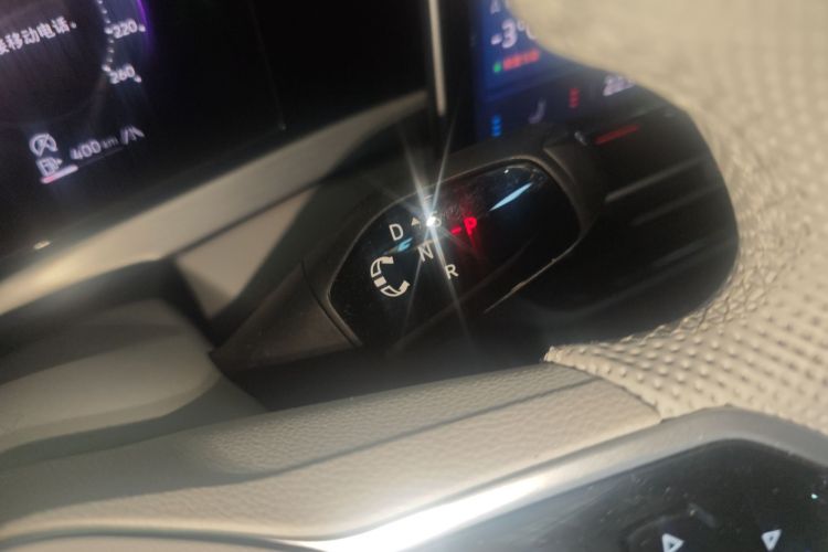 大众 帕萨特 2025款 Pro 380TSI 星空龙运版中控内饰18