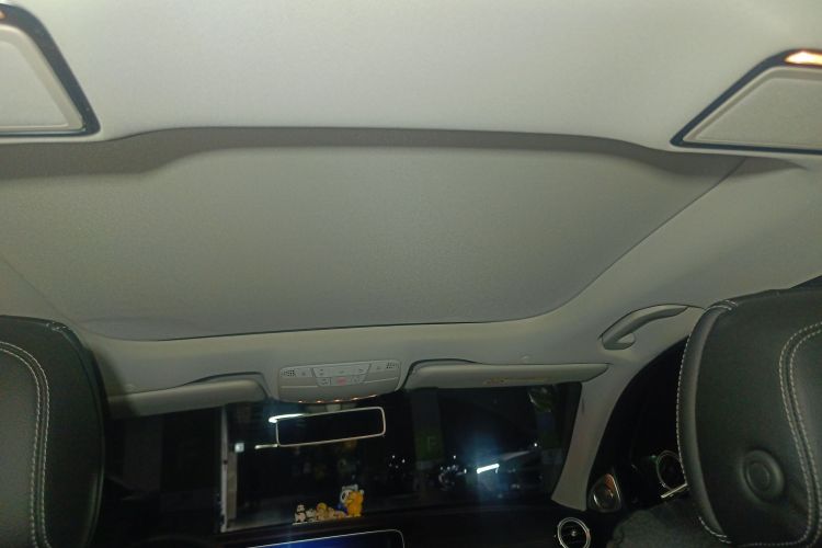 奔驰E级 2018款 改款 E 300 L 运动豪华型中控内饰22