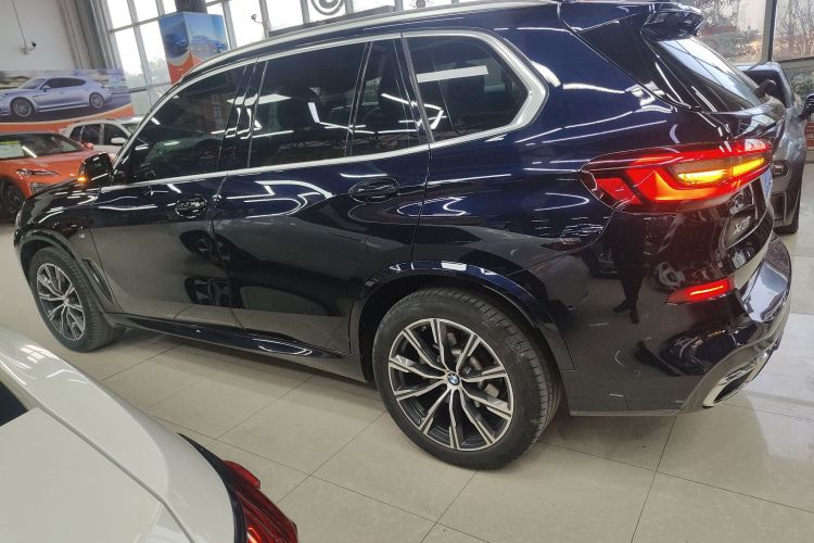 宝马X5(进口) 2022款 xDrive30i M运动套装车身外观4