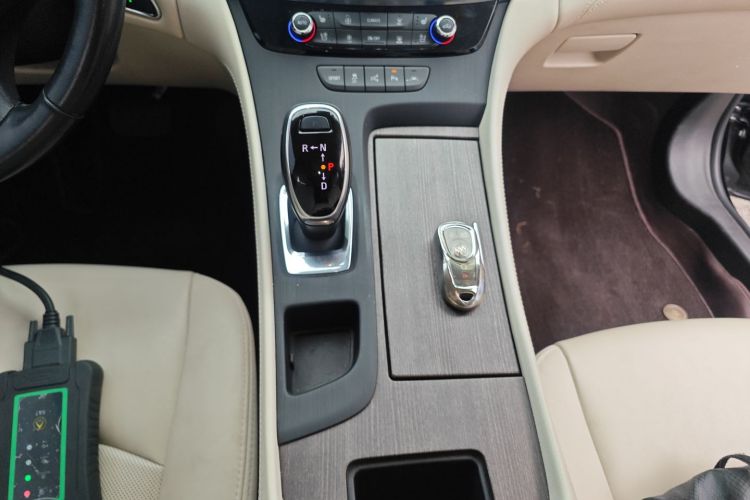 别克 君越 2022款 Avenir艾维亚 先享型中控内饰18