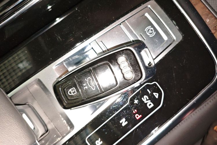 奥迪Q7 2022款 55 TFSI quattro S line运动型中控内饰11