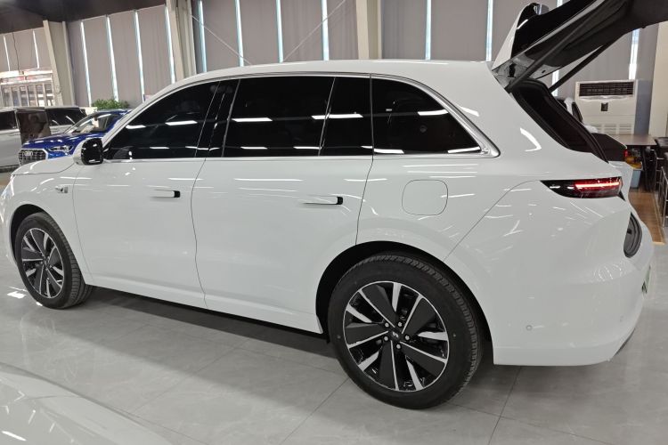 理想汽车 理想L6 2025款 Pro 智能焕新版车身外观4