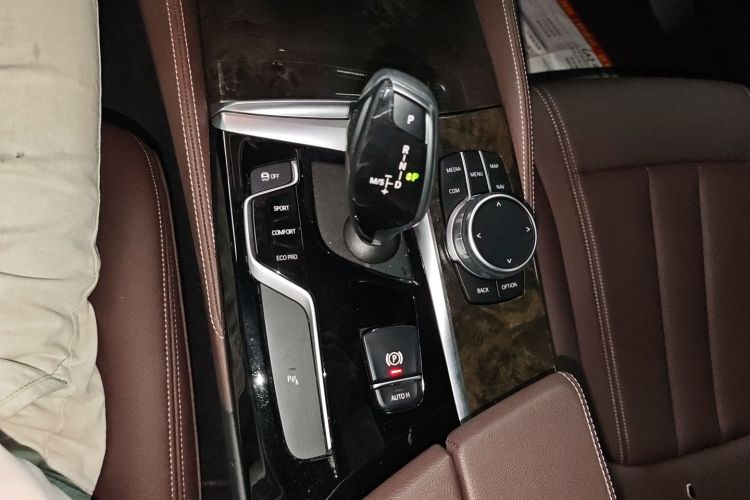 宝马5系 2020款 525Li M运动套装中控内饰18