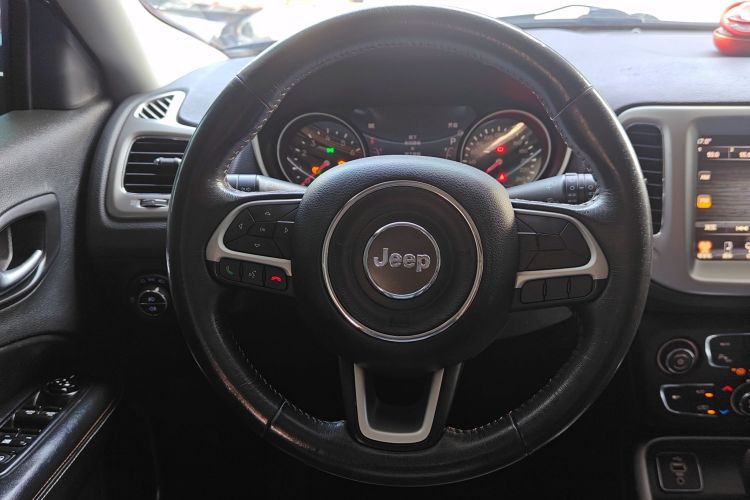 Jeep 指南者 2017款 200T 自动家享版局部细节13