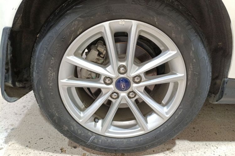 福特 福克斯 2018款 两厢经典 EcoBoost 180 自动精英型车身外观6008