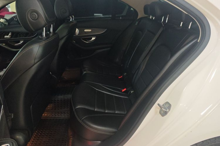 奔驰C级 2019款 C 180 L 时尚型运动版中控内饰7004