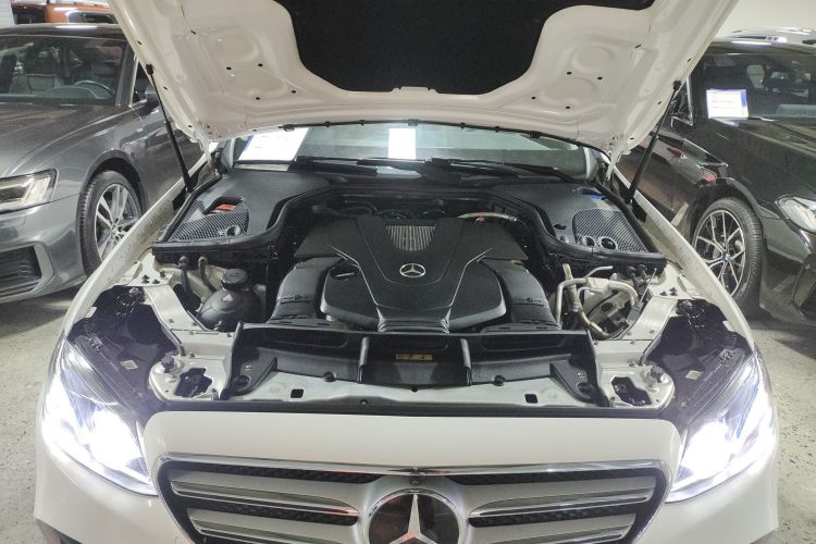 奔驰E级 2017款 E 320 L 运动型 4MATIC局部细节24