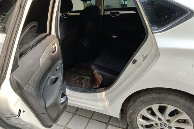 日产 轩逸 2024款 经典 1.6XE CVT舒适版中控内饰21