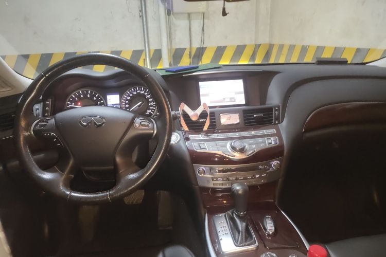 英菲尼迪Q70 2013款 Q70L 2.5L 舒适版中控内饰12