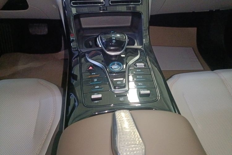 比亚迪 秦PLUS 2024款 荣耀版 DM-i 55KM领先型中控内饰18