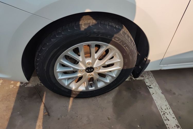 起亚K2 2017款 三厢 1.4L MT GLS车身外观6002