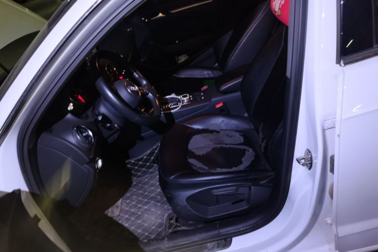 奥迪A3 2020款 改款 Sportback 35 TFSI 进取型 国VI中控内饰19