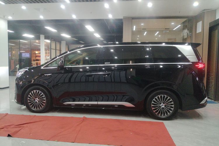 腾势D9 2025款 DM-i 智驾版 1020 四驱旗舰型车身外观6004