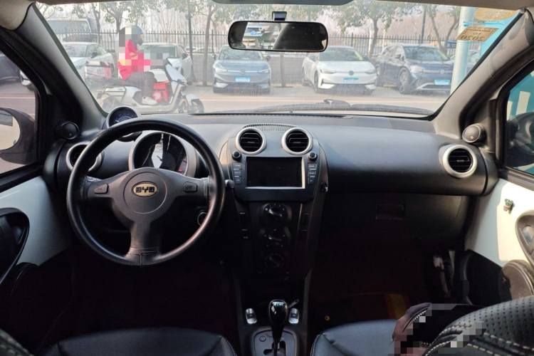 比亚迪F0 2015款 1.0L AMT 铉酷型中控内饰12