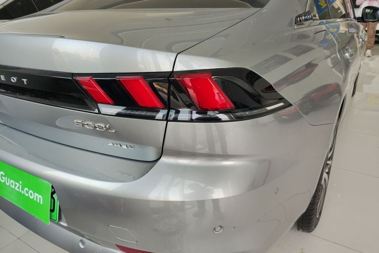 标致508L新能源 2021款 1.6T 插混科技版车身外观9