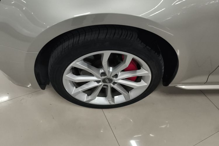 奥迪A4L 2018款 30周年年型 45 TFSI quattro 个性运动版车身外观35