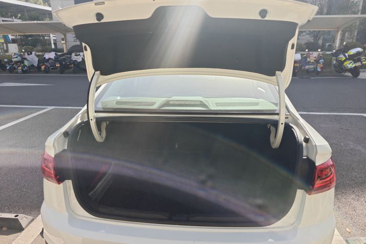 大众 宝来 2023款 200TSI DSG悦行版机舱底盘23