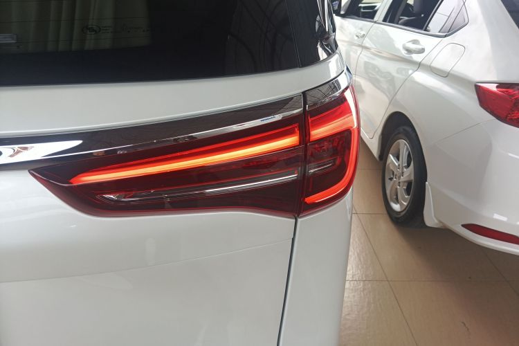 别克GL8 2021款 ES陆尊 653T 舒适型车身外观9