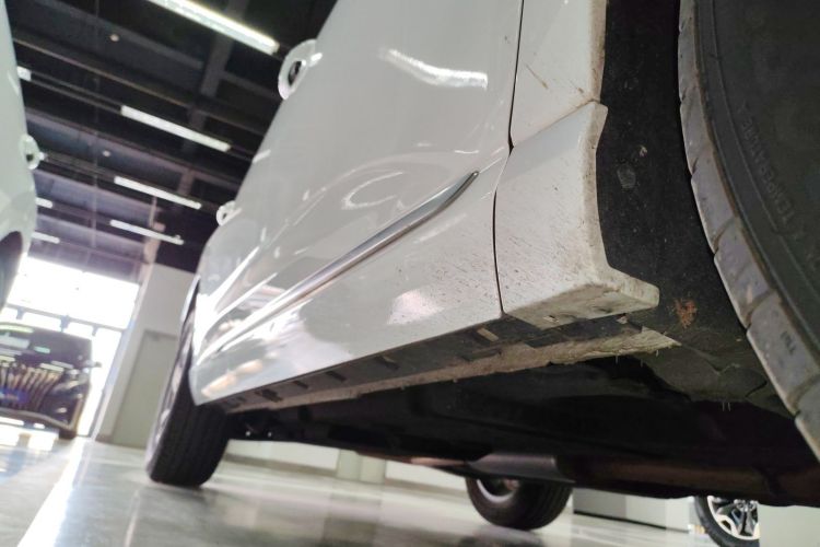 红旗HS3 2023款 1.5T 两驱善为版局部细节9001