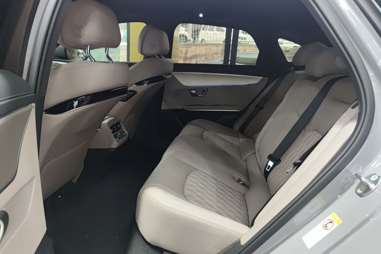 比亚迪 汉 2025款 EV 506KM尊贵型中控内饰7004