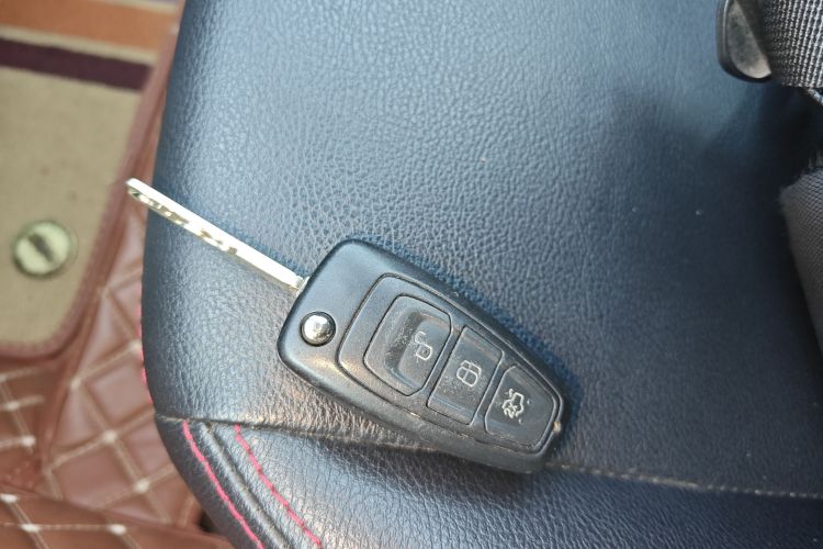 福特 福克斯 2018款 三厢经典 1.6L 自动舒适型智行版中控内饰11