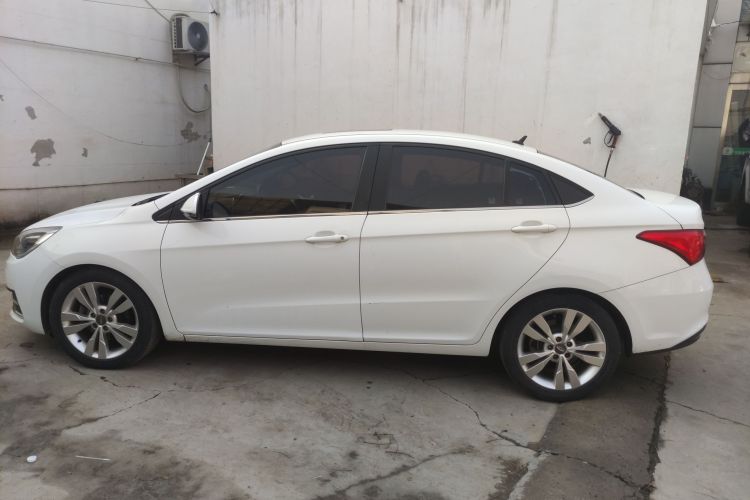 奇瑞 艾瑞泽5 2017款 1.5L CVT领潮版车身外观4