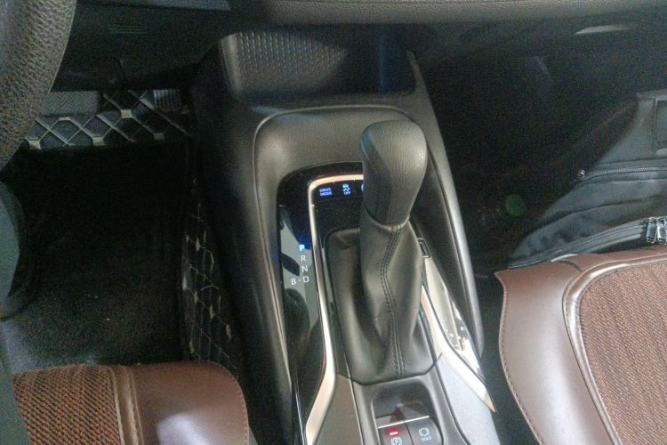 丰田 雷凌 2022款 双擎 1.8H E-CVT豪华版中控内饰18