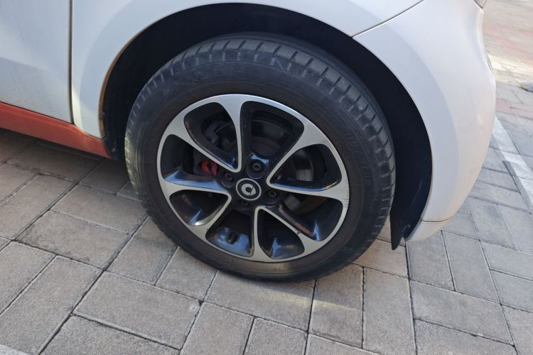 smart fortwo 2015款 1.0L 52千瓦硬顶激情版车身外观10