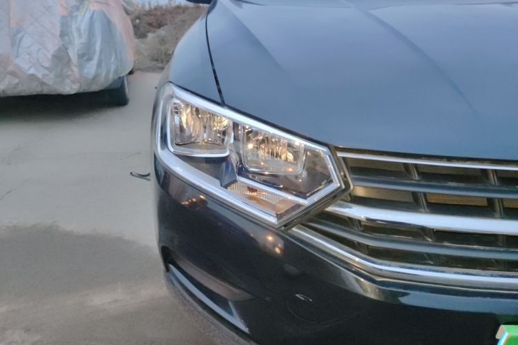 大众 宝来 2016款 1.6L 手动时尚型车身外观8