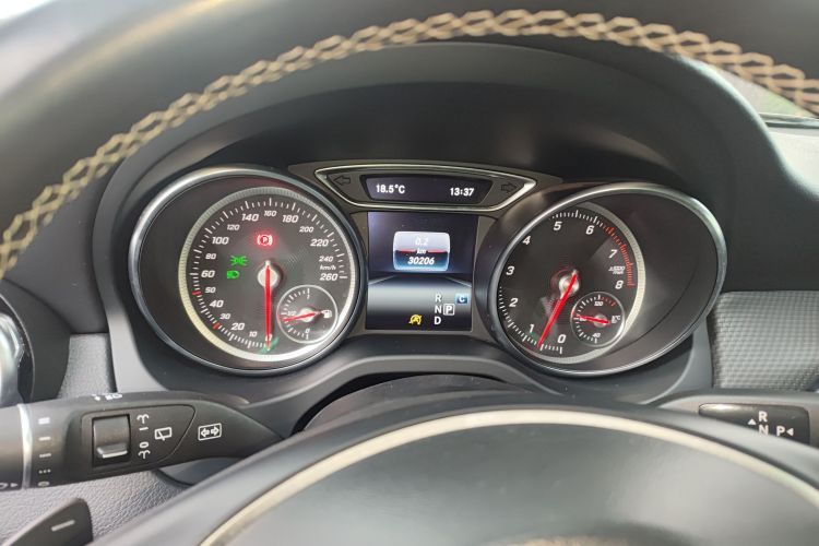 奔驰GLA 2018款 GLA 200 动感型中控内饰14