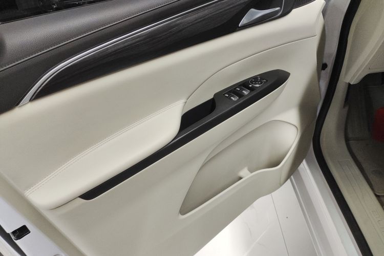 别克GL8 2020款 ES陆尊 653T 舒适型中控内饰47