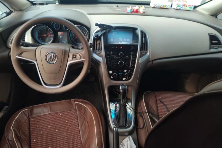 别克 英朗 2013款 GT 1.6L 自动时尚版中控内饰12