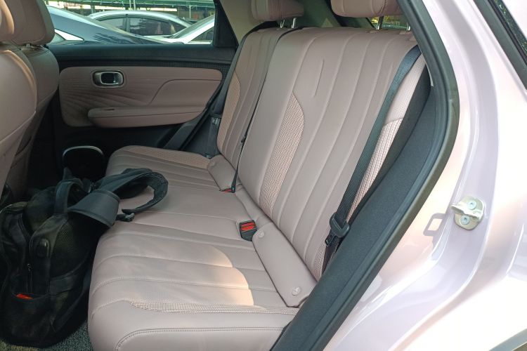 埃安 AION UT 2025款 420智享版中控内饰7004