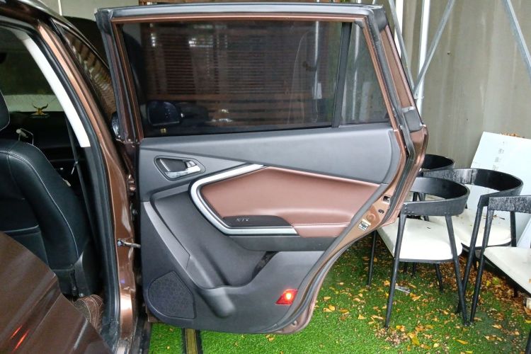 北汽幻速S6 2017款 1.5T CVT尊享型中控内饰7006