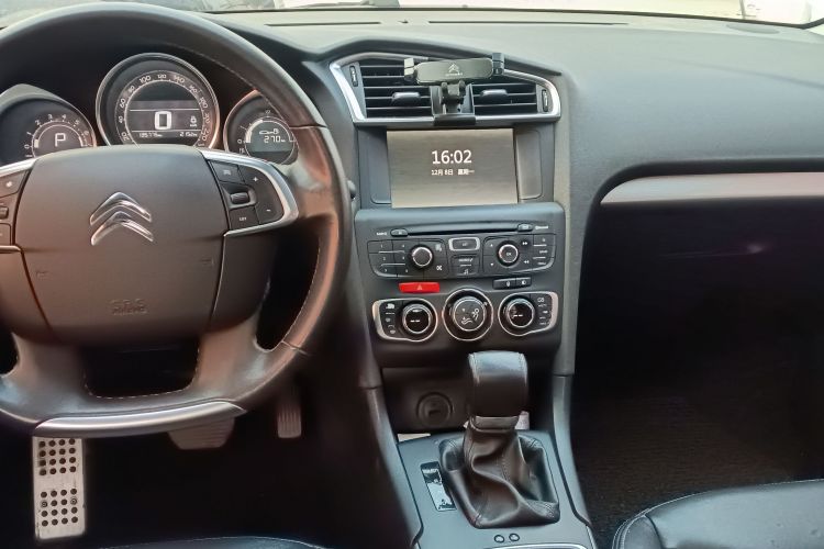 雪铁龙C4L 2016款 1.6T 自动精英型中控内饰16
