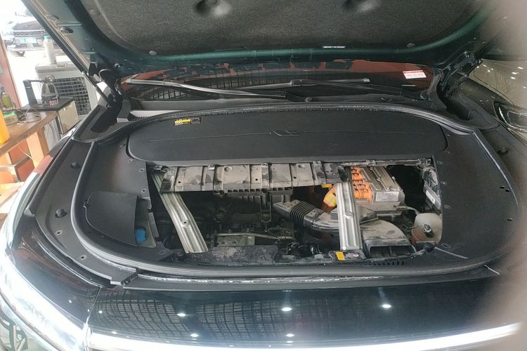 理想汽车 理想ONE 2021款 增程6座版机舱底盘24