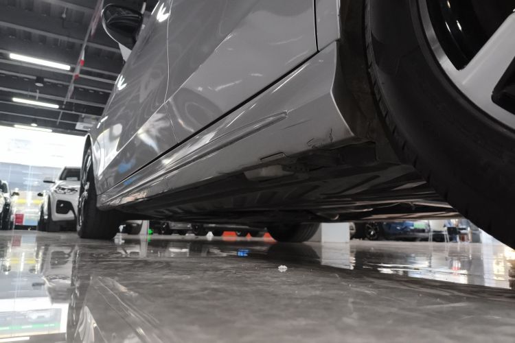 奔驰C级 2018款 C 200 运动版局部细节9002