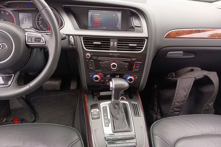 奥迪A4L 2015款 35 TFSI 自动舒适型中控内饰16