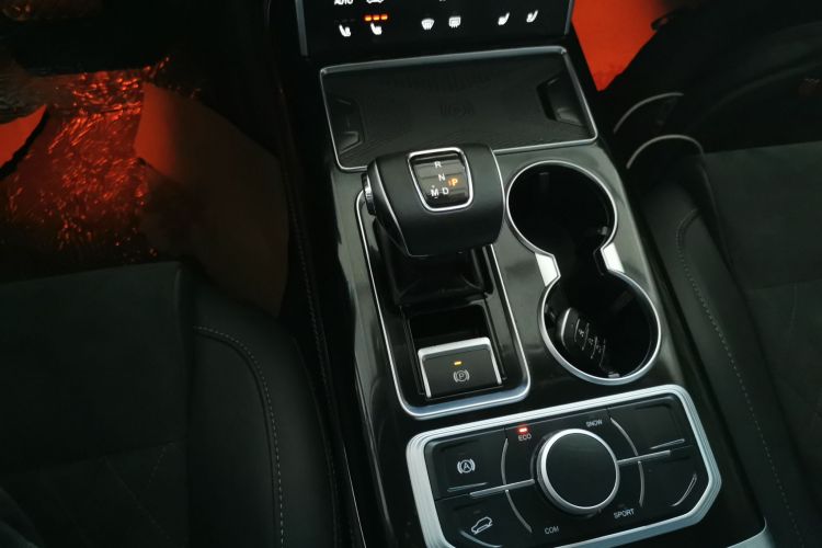 红旗HS7 2021款 2.0T DCT两驱智联旗畅版中控内饰18