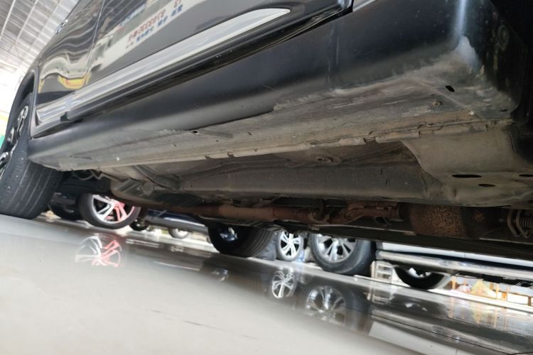 三菱 欧蓝德 2019款 2.4L 四驱致享版 7座 国VI机舱底盘29