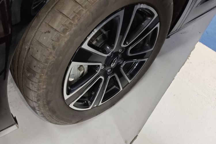 鸿蒙智行 问界M7 2024款 1.5T 智驾四驱Ultra版 5座车身外观6007