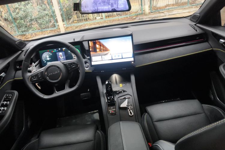 领克03 2023款 2.0TD DCT劲Pro中控内饰12