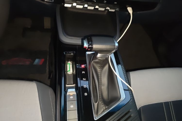 宝骏RM-5 2019款 1.5T CVT 24小时在线尊贵型 6座中控内饰18