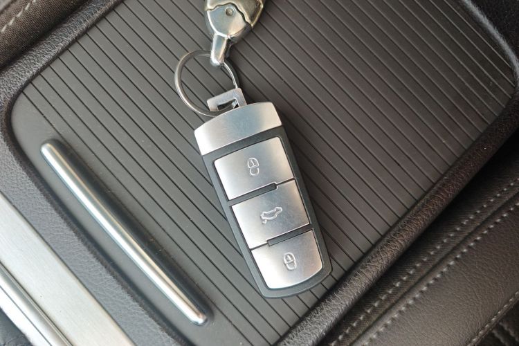 一汽-大众CC 2016款 2.0TSI 至尊型中控内饰11