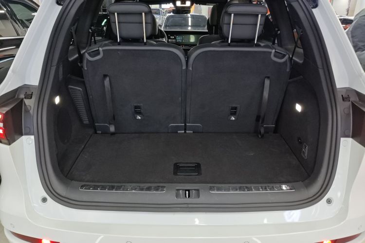 理想汽车 理想ONE 2021款 增程6座版机舱底盘23