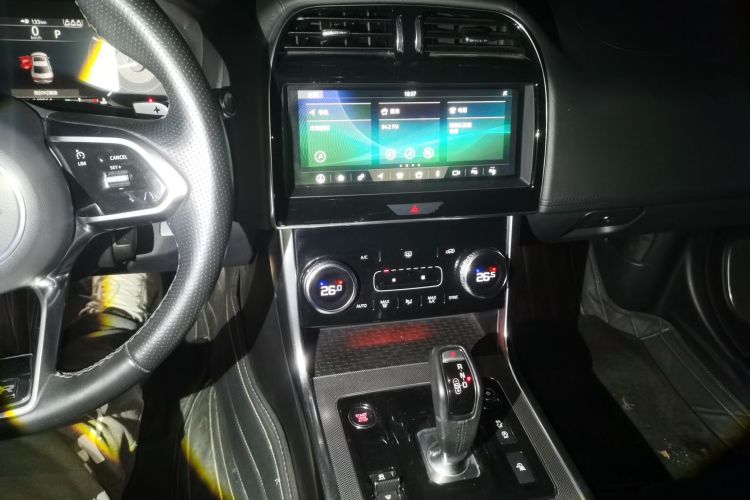 捷豹XEL 2020款 2.0T 200PS R-DYNAMIC S进取运动版中控内饰16